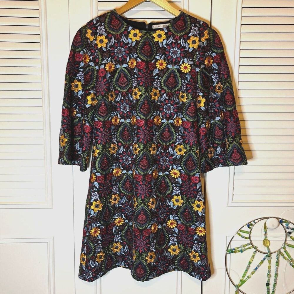 Alice + Olive Coley Women's Bell Sleeve Mini Dress with Floral Print